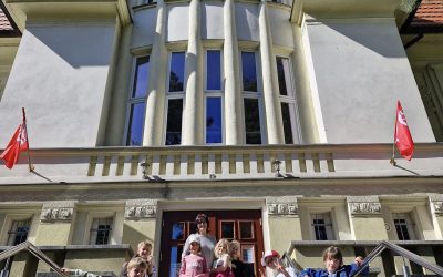 Pierwszaki zapraszają do Biblioteki :)
